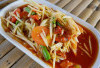 Somtam: Salad Pepaya Muda Khas Thailand yang Pedas, Segar, dan Bikin Nagih!